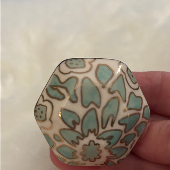 Assorted Decorative Porcelain Knobs Set - Picture 6 of 7